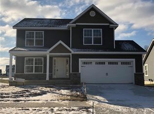 560 Cascade Ave, Fenton, MI 48430