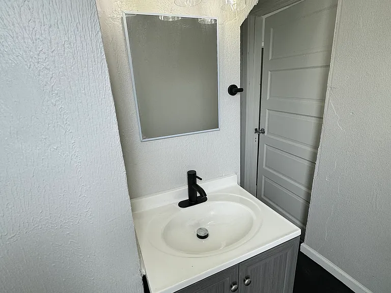 3860 E 72nd St #3 — Photo 12