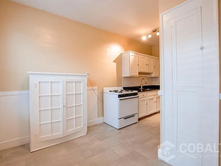 993 N Highland Ave NE #6 — Photo 5