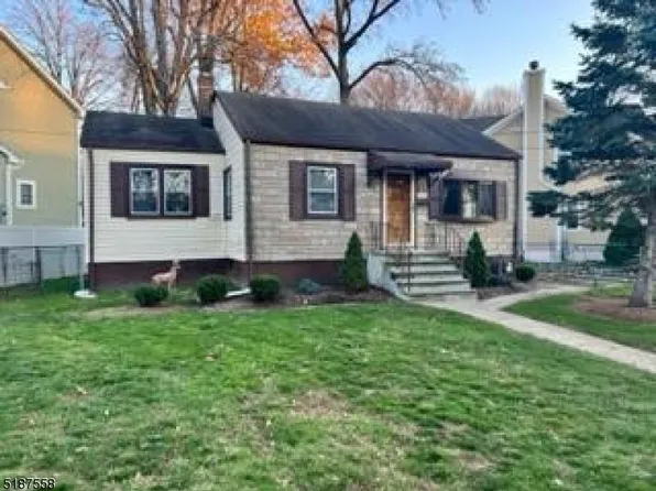 26 Commonwealth Rd, Kenilworth, NJ 07033