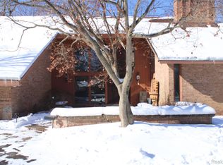 23800 Riverview Dr, Southfield, MI 48034
