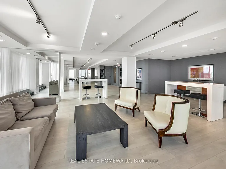 125 Western Battery Rd #913 — Photo 43