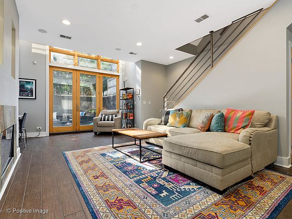 3rd image of 863 N Paulina St #1