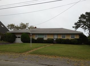 25 Whiting Rd, East Quogue, NY 11942