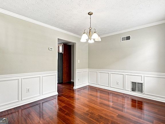 4th image of 304 Waterfront Dr