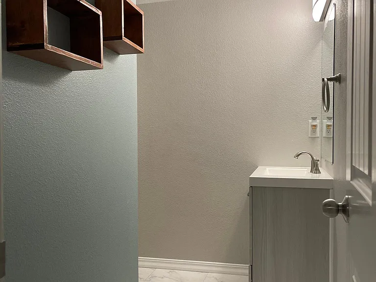 6521 Donahue Dr — Photo 18