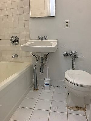 3rd image of 206 W 21st St APT 1