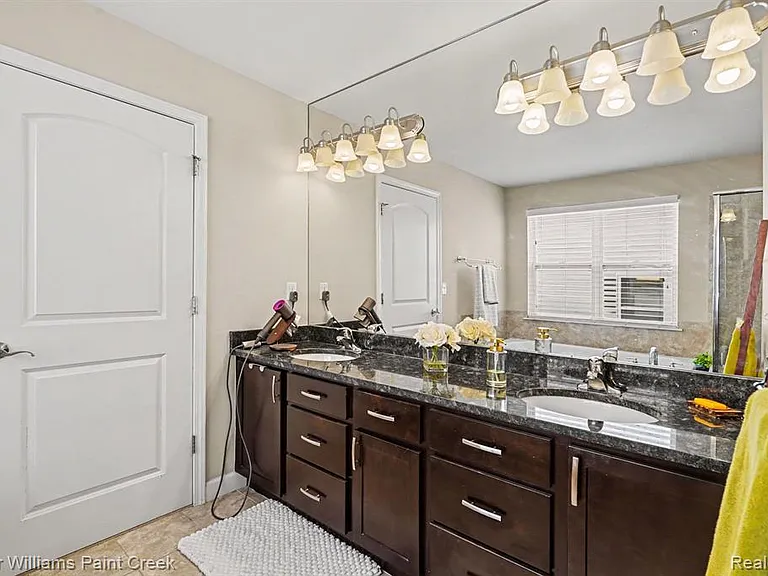 4846 E Stonegate Cir — Photo 18
