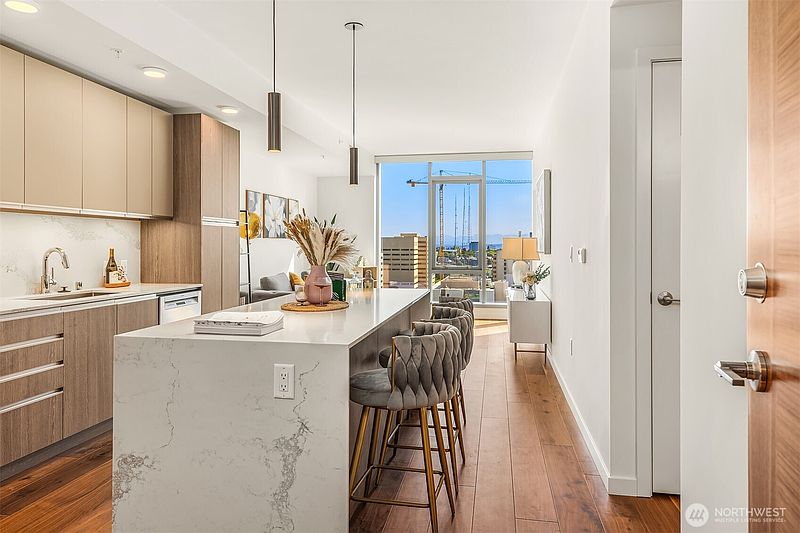 3rd image of 800 Columbia Street #2607