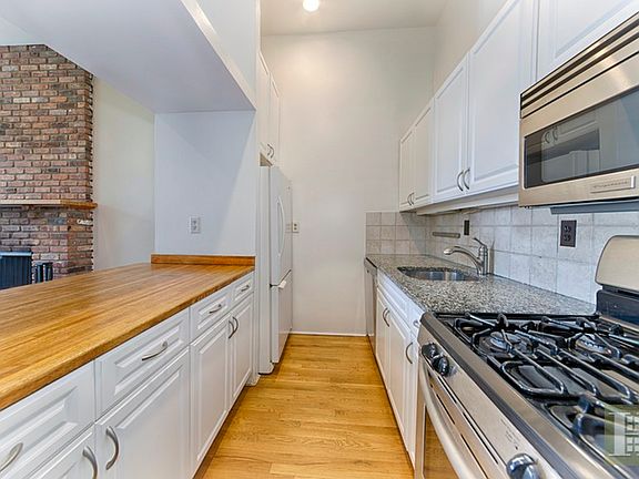 4th image of 121 Pacific St APT A2b