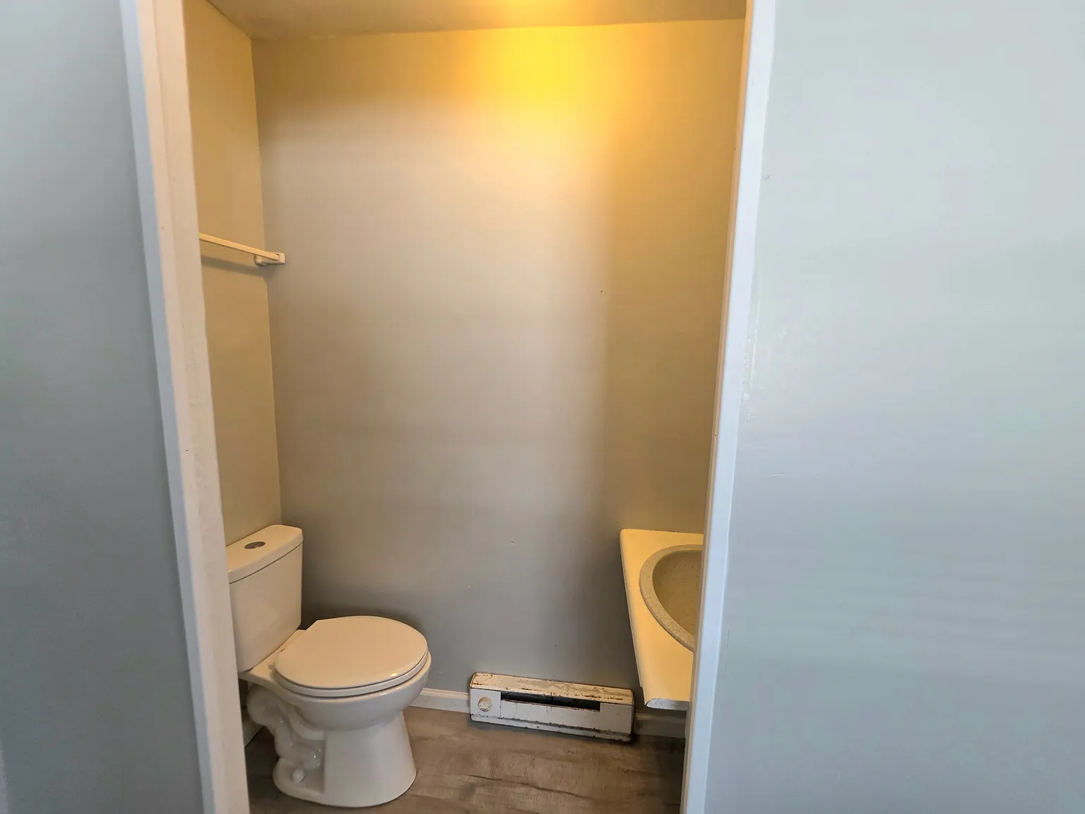 3 bed, 1.5 bath, 700 sqft, $1,050 — Photo 2