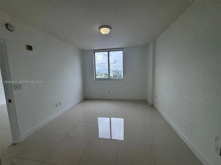 18800 NE 29th Ave #1005 — Photo 7