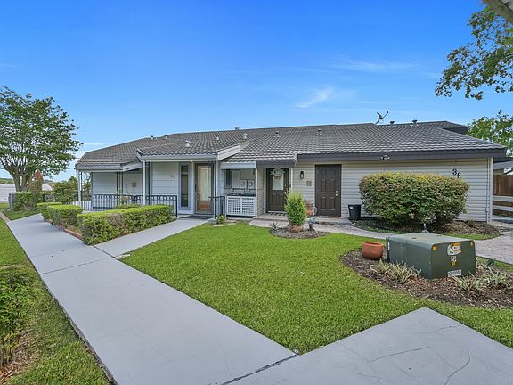 3rd image of 35 Lakeview Vlg