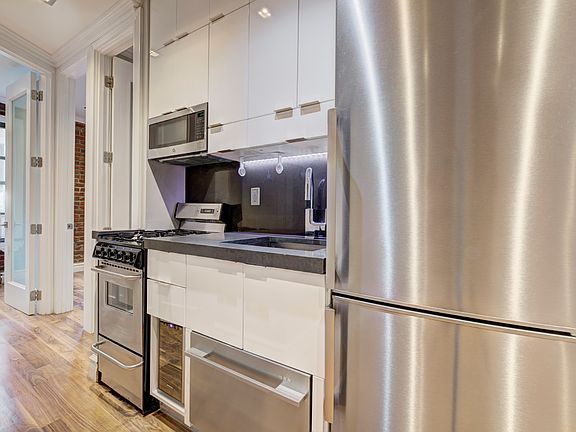 5th image of 330 E 6th St APT 1R