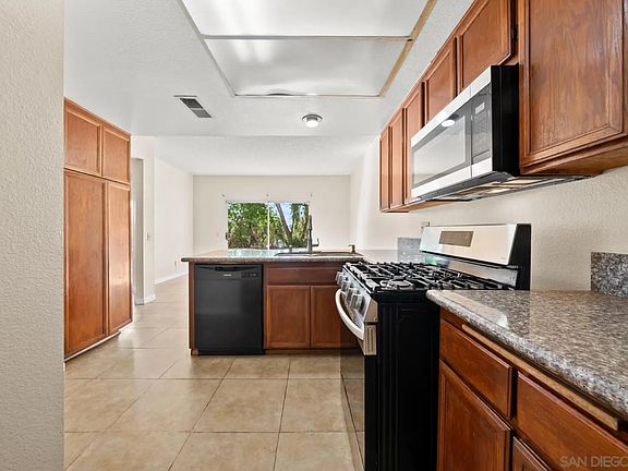 5th image of 2511 Manzana Way