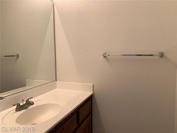 3rd image of 5005 Tioga Pass Ave