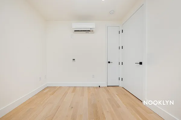 Rented by Nooklyn NYC LLC | media 79