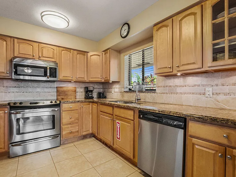 4850 NE 25th Ave W #WEST — Photo 12