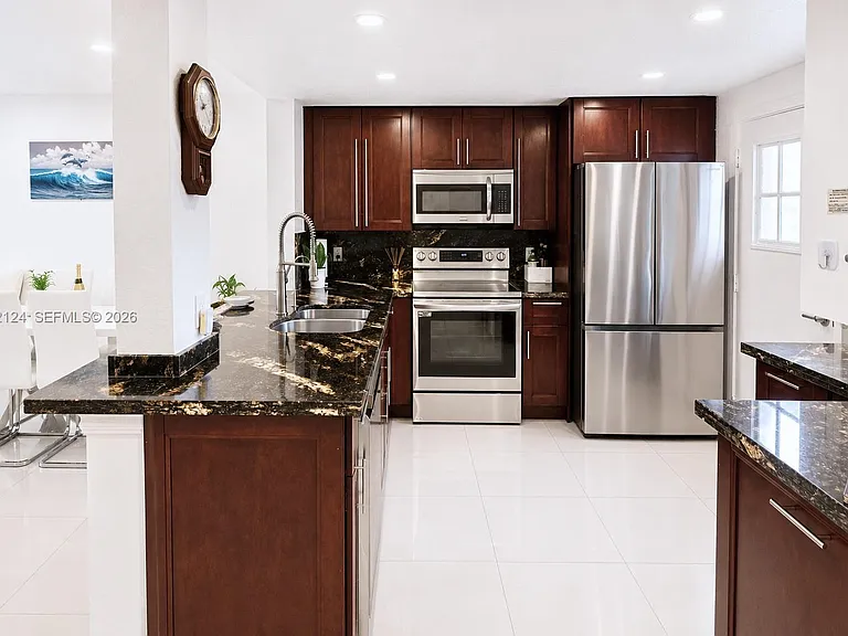 301 NE 14th Ave #207 — Photo 5