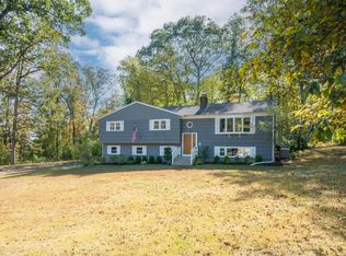 31 Oak Crest Dr, Brookfield, CT 06804