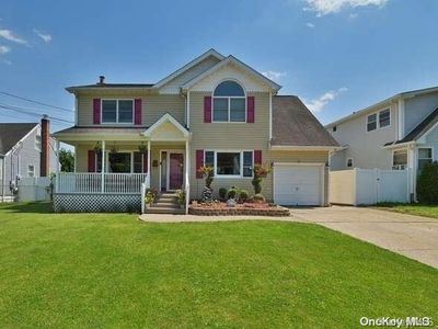 526 18th Street, West Babylon, NY, 11704