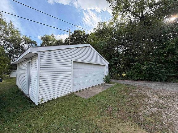 5th image of 2319 S Main St