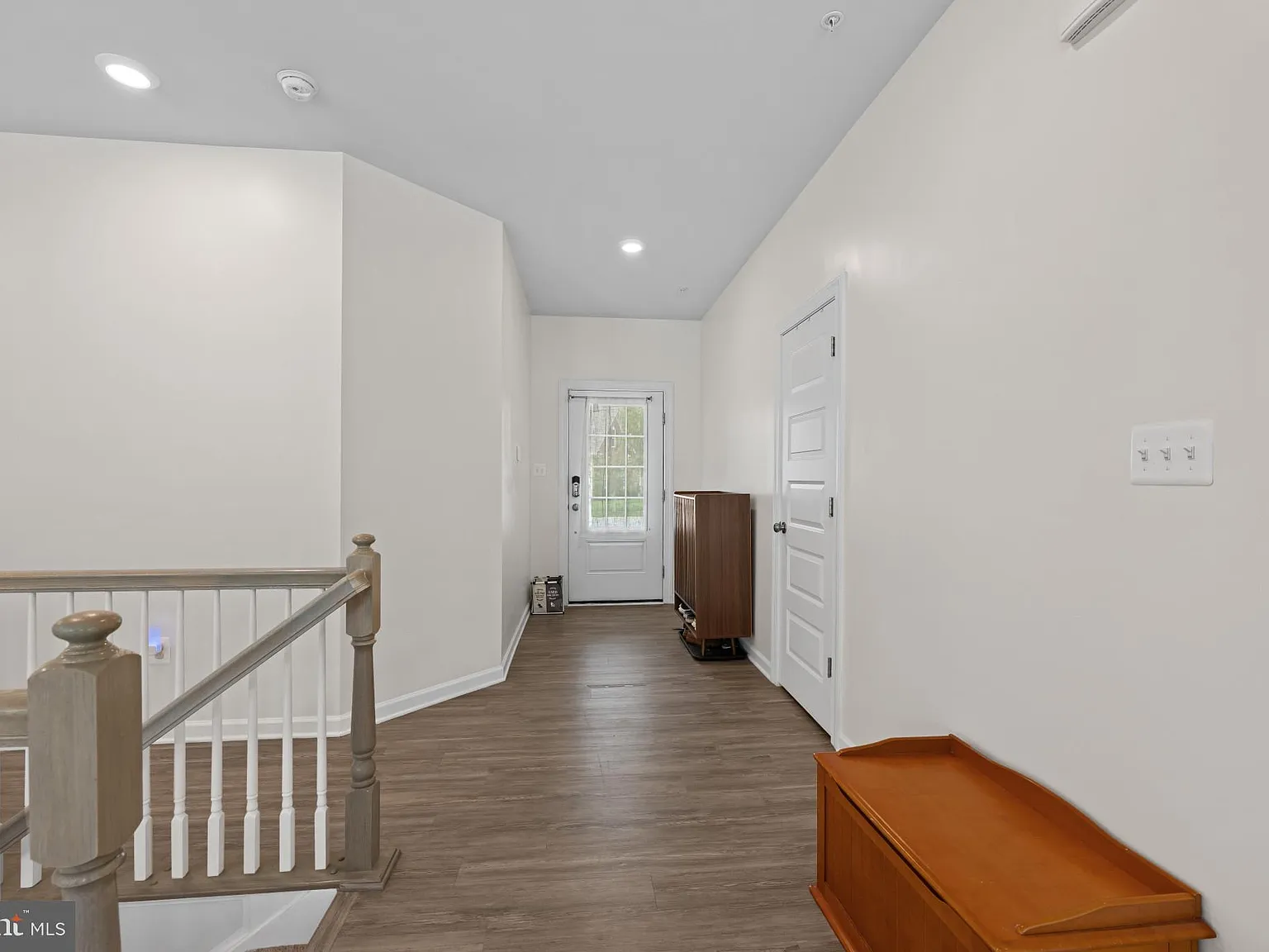 4 bed, 3.0 bath, 1939 sqft, $4,600 — Photo 2