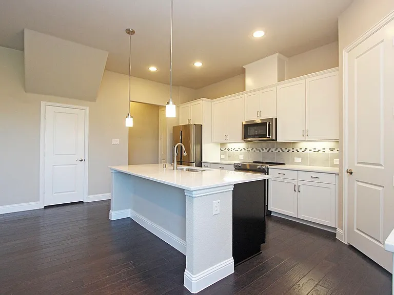 600 Ansley Way — Photo 3