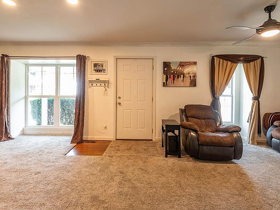5th image of 1101 W Briarcliff Dr