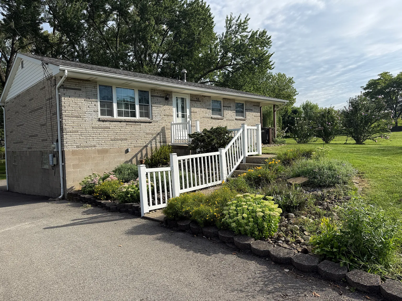 3 bed, 900 sqft, $1,750 — Photo 2