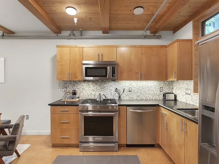 4216 N Mississippi Ave #202 — Photo 3