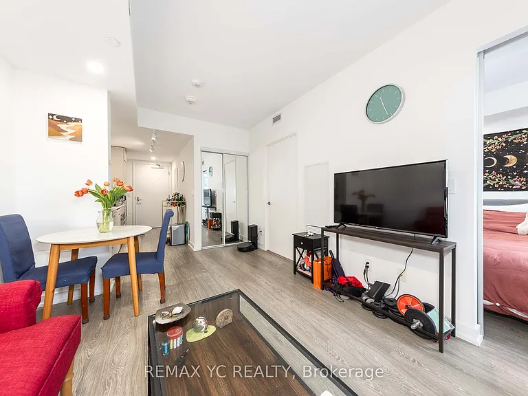 19 Western Battery Rd #801 — Photo 1