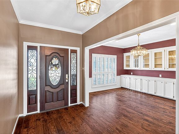 2nd image of 207 Hearthstone Cir