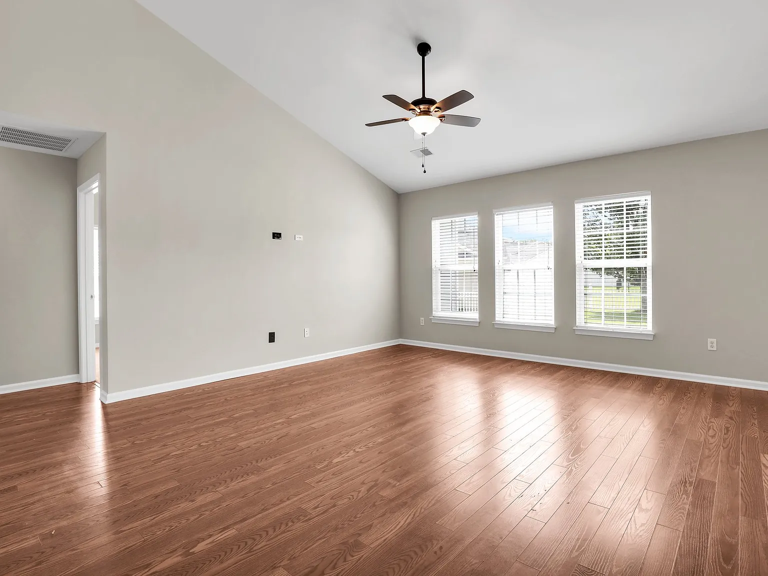 3 bed, 1298 sqft, $2,199 — Photo 3