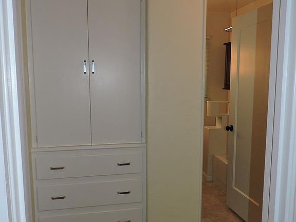 4th image of 4433 D St