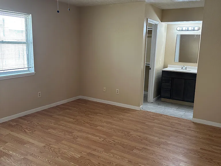 21711 Meadowhill Dr — Photo 15