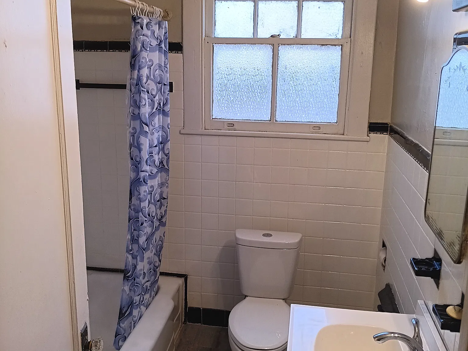 2 bed, 1051 sqft, $1,200 — Photo 3