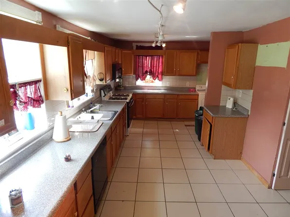 16 Abeling St, Canajoharie, NY 13317