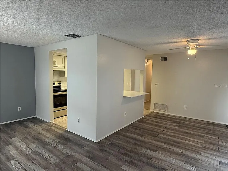 4911 Silver Oaks Vlg #F — Photo 8