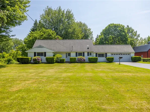 2772 Lake Rd, Williamson, NY 14589