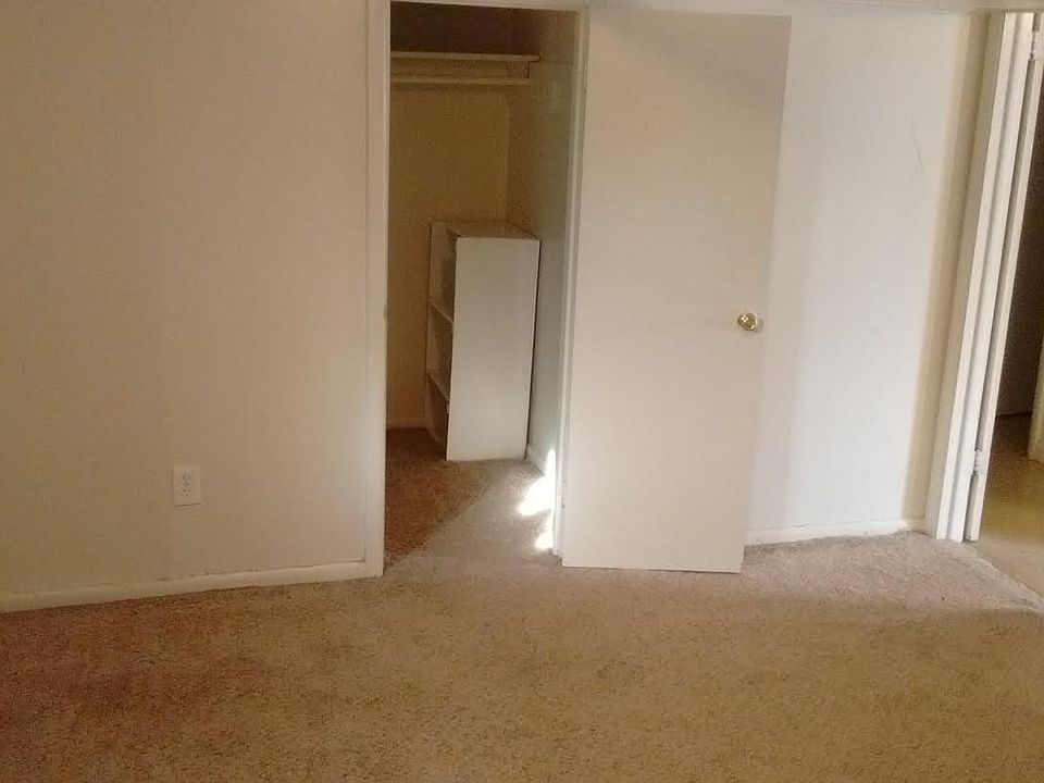2nd image of 401 Ross Ave #207