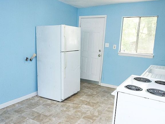 5th image of 611 S Lovell Ave Unit 609