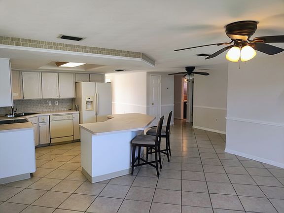 3rd image of 9213 Glen Moor Ln