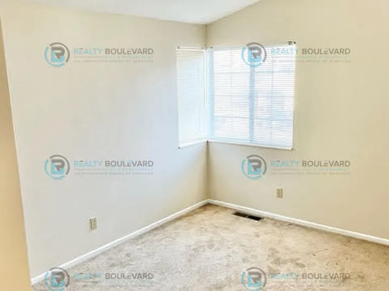 6073 Torrington Dr — Photo 21