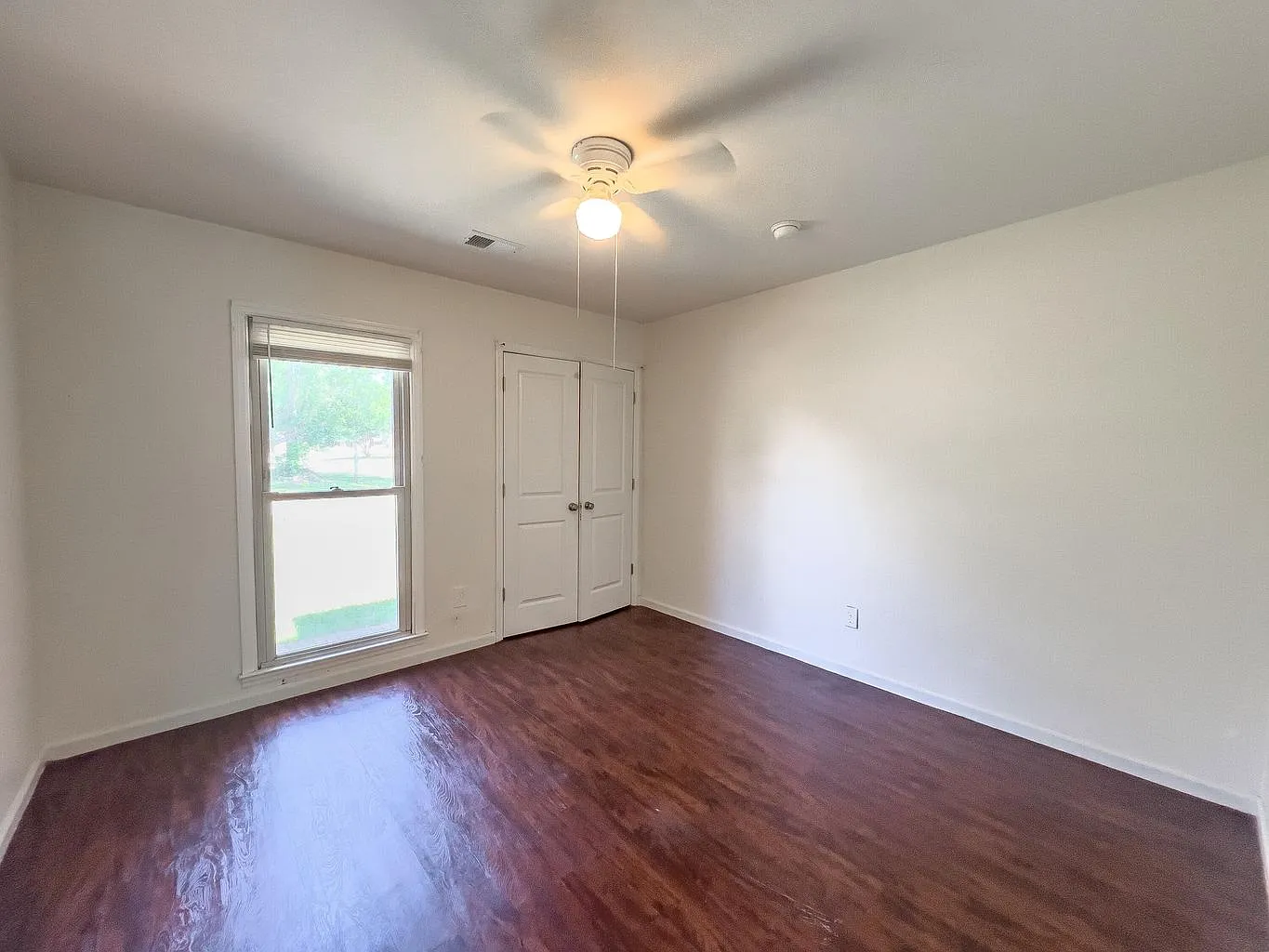 3 bed, 1350 sqft, $1,995 — Photo 4