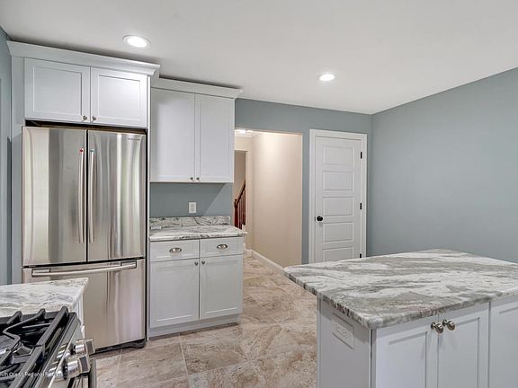 5th image of 607 Boulton Ave