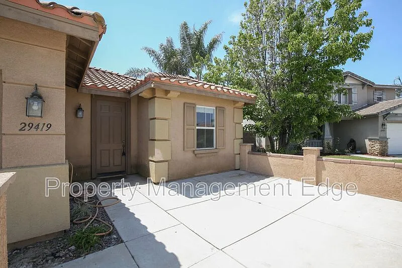 4 bed, 2.0 bath, 1740 sqft, $3,000 — Photo 2