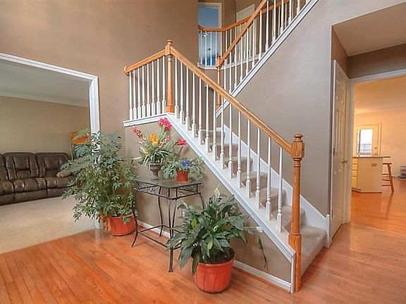 4th image of 425 Forest Hill Dr