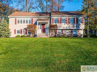 18 Remington Dr, Edison, NJ 08820