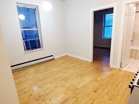 2nd image of 1601 Park Pl #1C